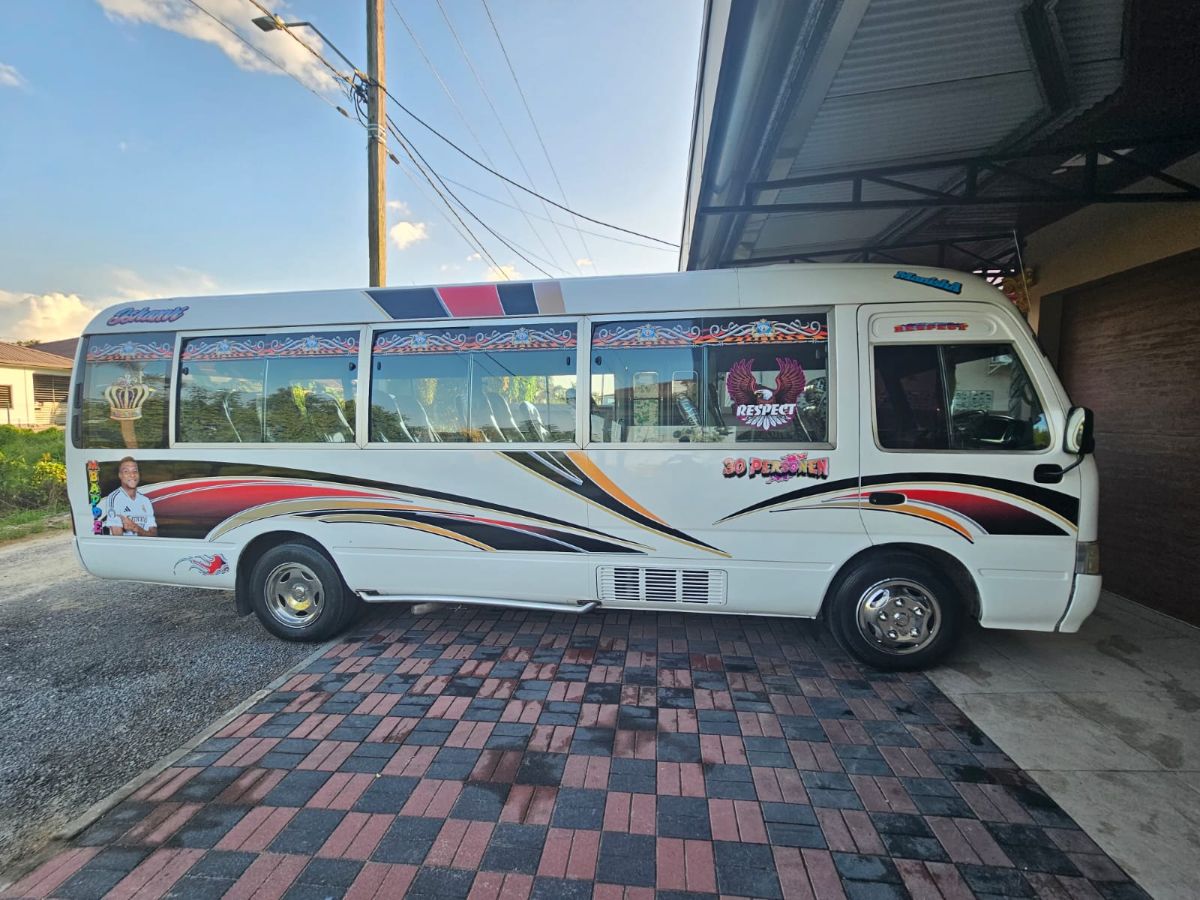 Tekoop: Toyota Coaster