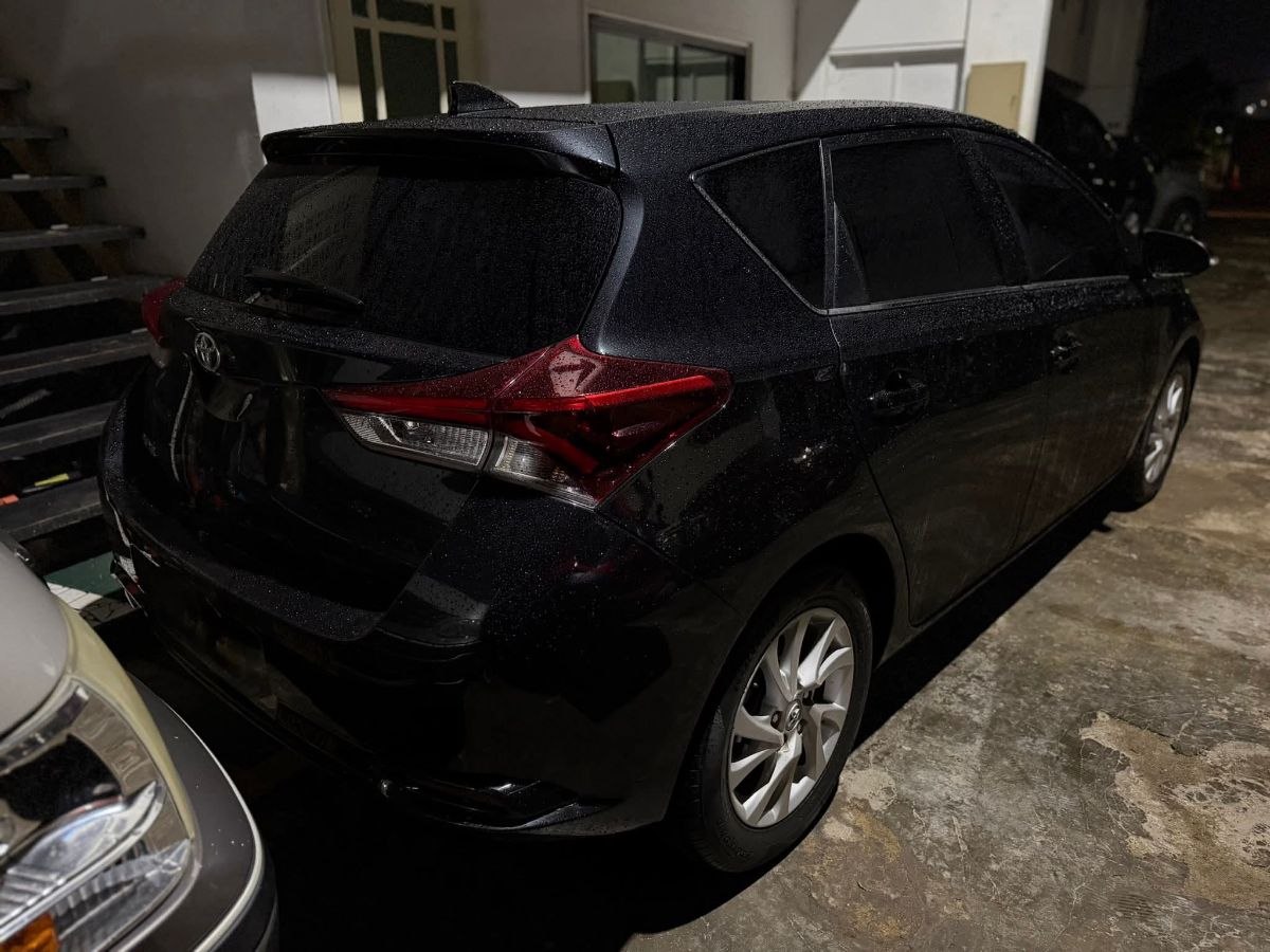 Toyota Auris (2017) – Automaat met Luxe Moonroof - afbeelding 3