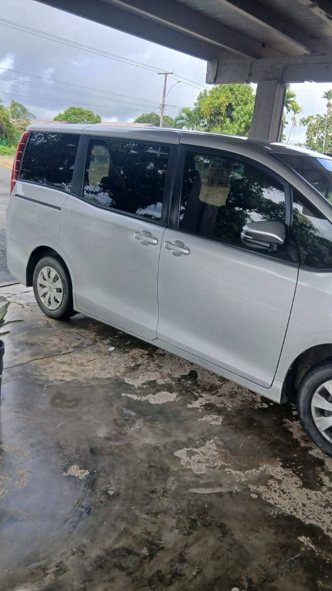 Toyota Noah (2015) – Te Koop - afbeelding 3