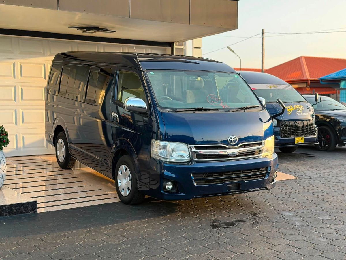 Toyota Hiace Te Koop โ Bouwjaar 2013