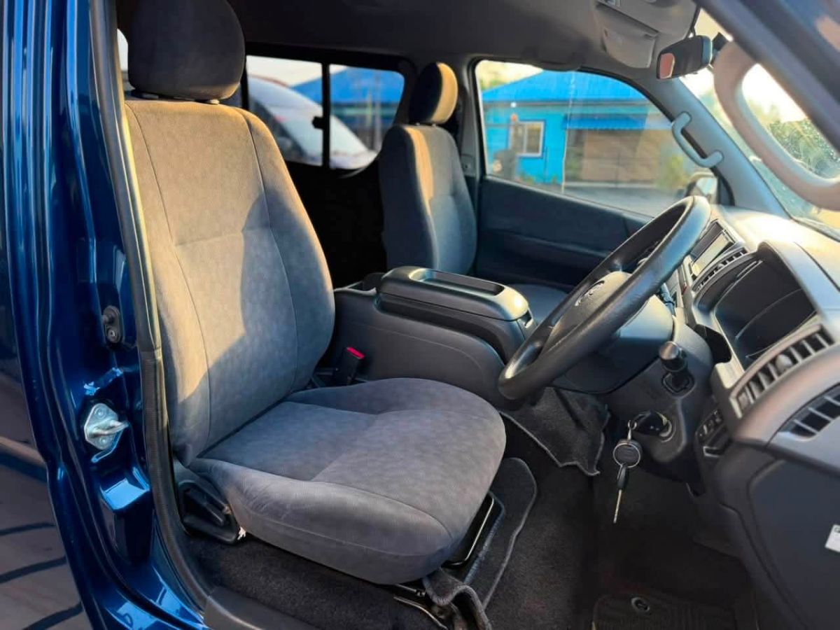 Toyota Hiace Te Koop – Bouwjaar 2013 - afbeelding 2