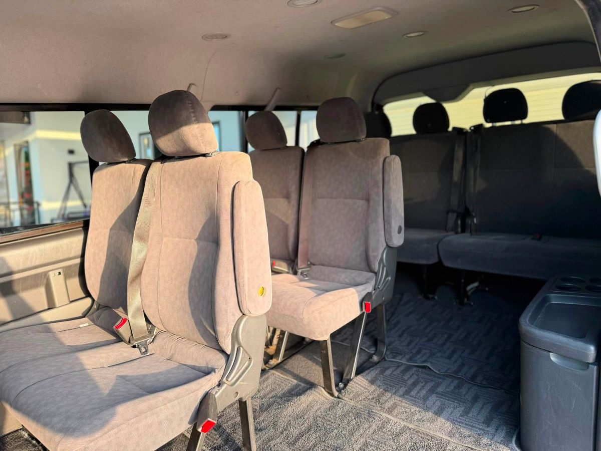 Toyota Hiace Te Koop – Bouwjaar 2013 - afbeelding 3