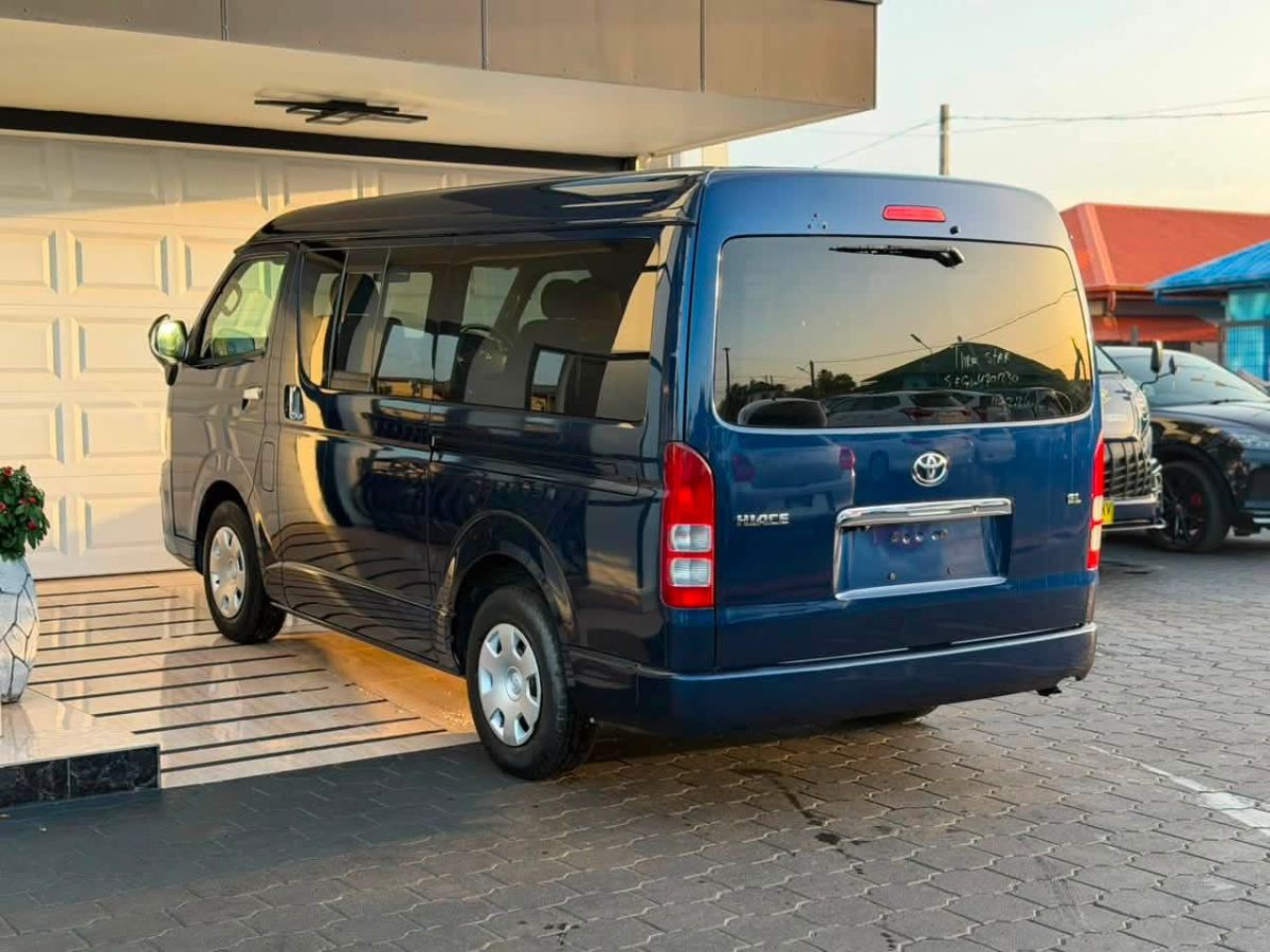 Toyota Hiace Te Koop – Bouwjaar 2013 - afbeelding 4