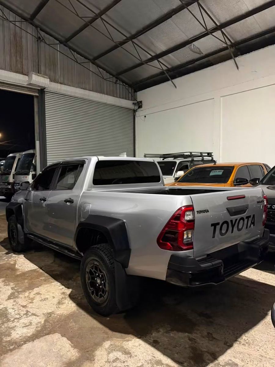 π Toyota Hilux 2024 Te Koop - afbeelding 4