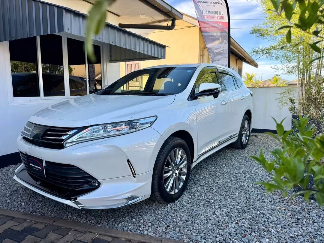 PAS INGEVOERD! Toyota Harrier 2019 | TRD | USD 24.750