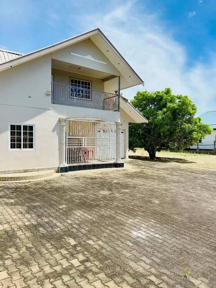 Gemeubileerde Woning te Huur – 3 Slaapkamers | Paramaribo