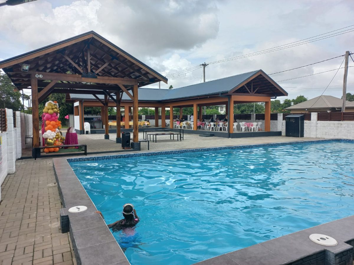 Zwembad te huur / Pool for Rent
