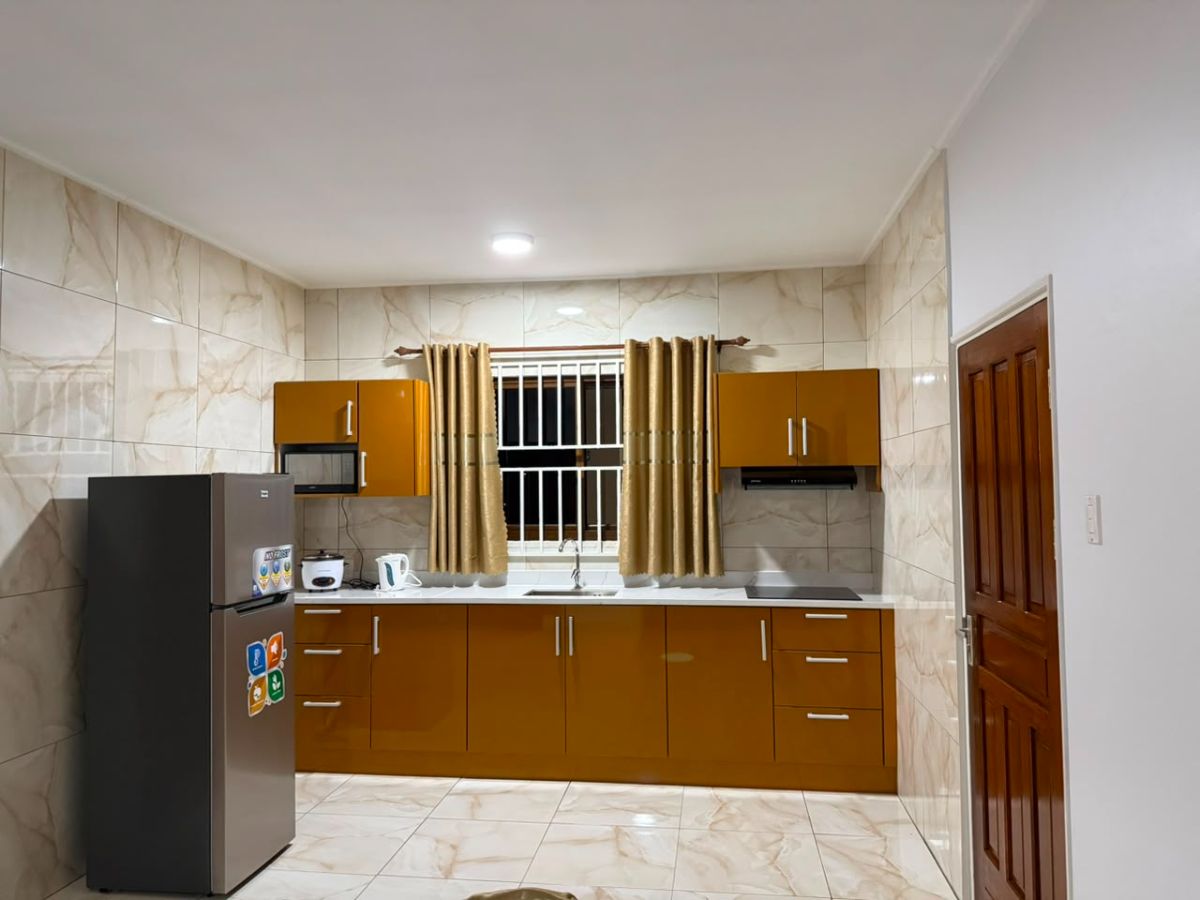 Modern gemeubileerd 2-slaapkamer appartement te huur - afbeelding 3