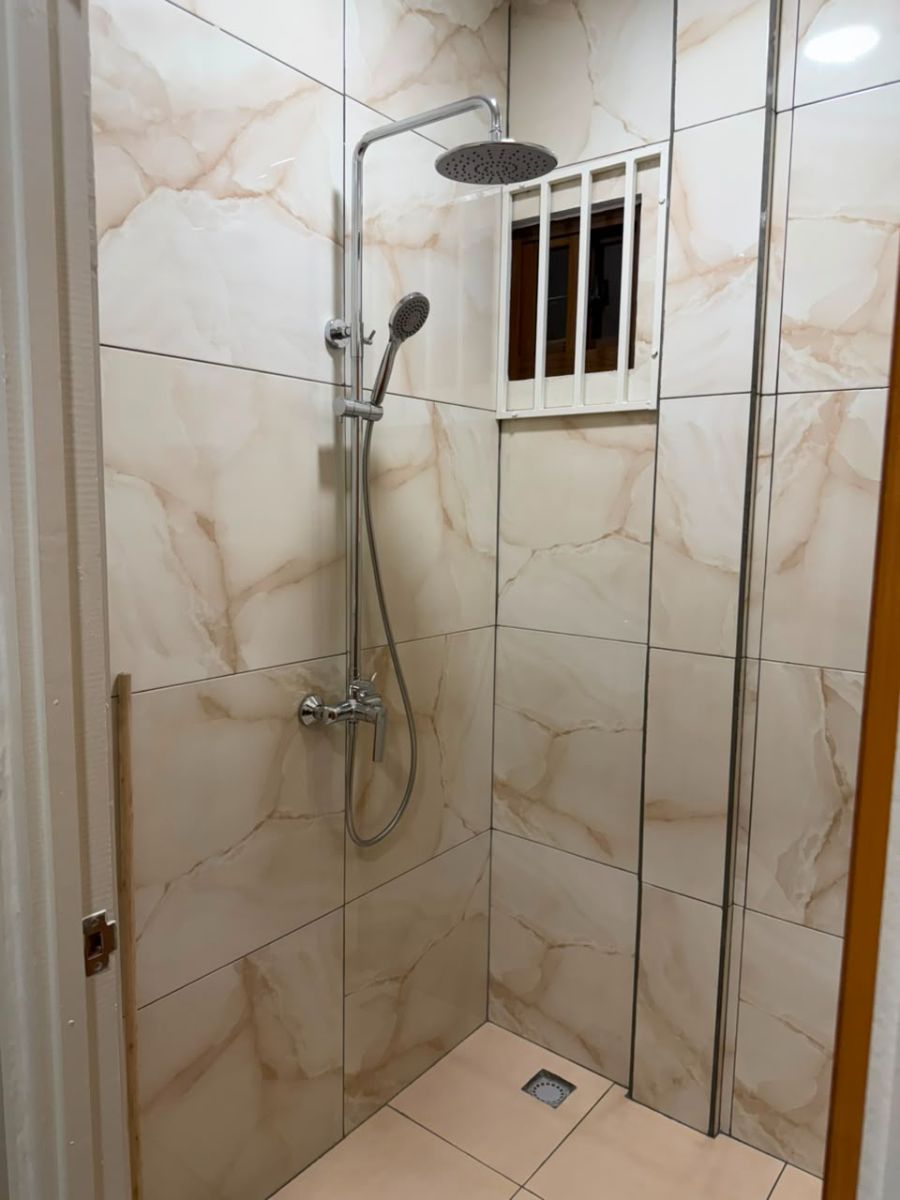 Modern gemeubileerd 2-slaapkamer appartement te huur - afbeelding 5